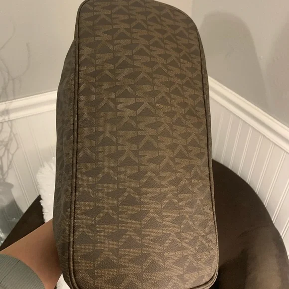 MK Large Tote Neverfull Style Like New - Picture 4 of 5